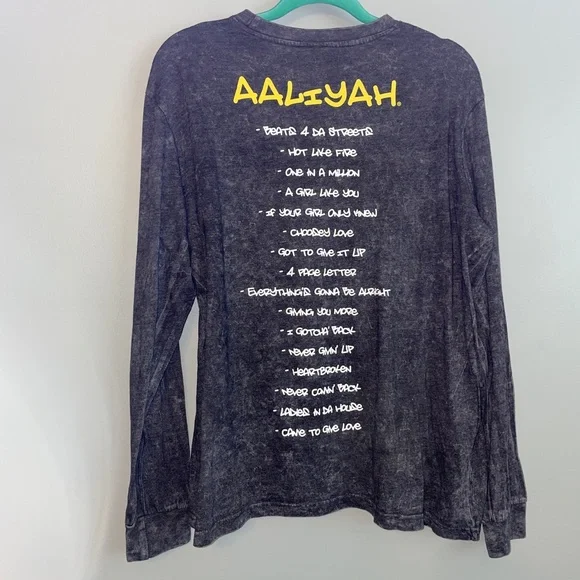 EUC Aaliyah Y2K One In A Million Album Graphic Long Sleeve Tee Size Large - Picture 5 of 6